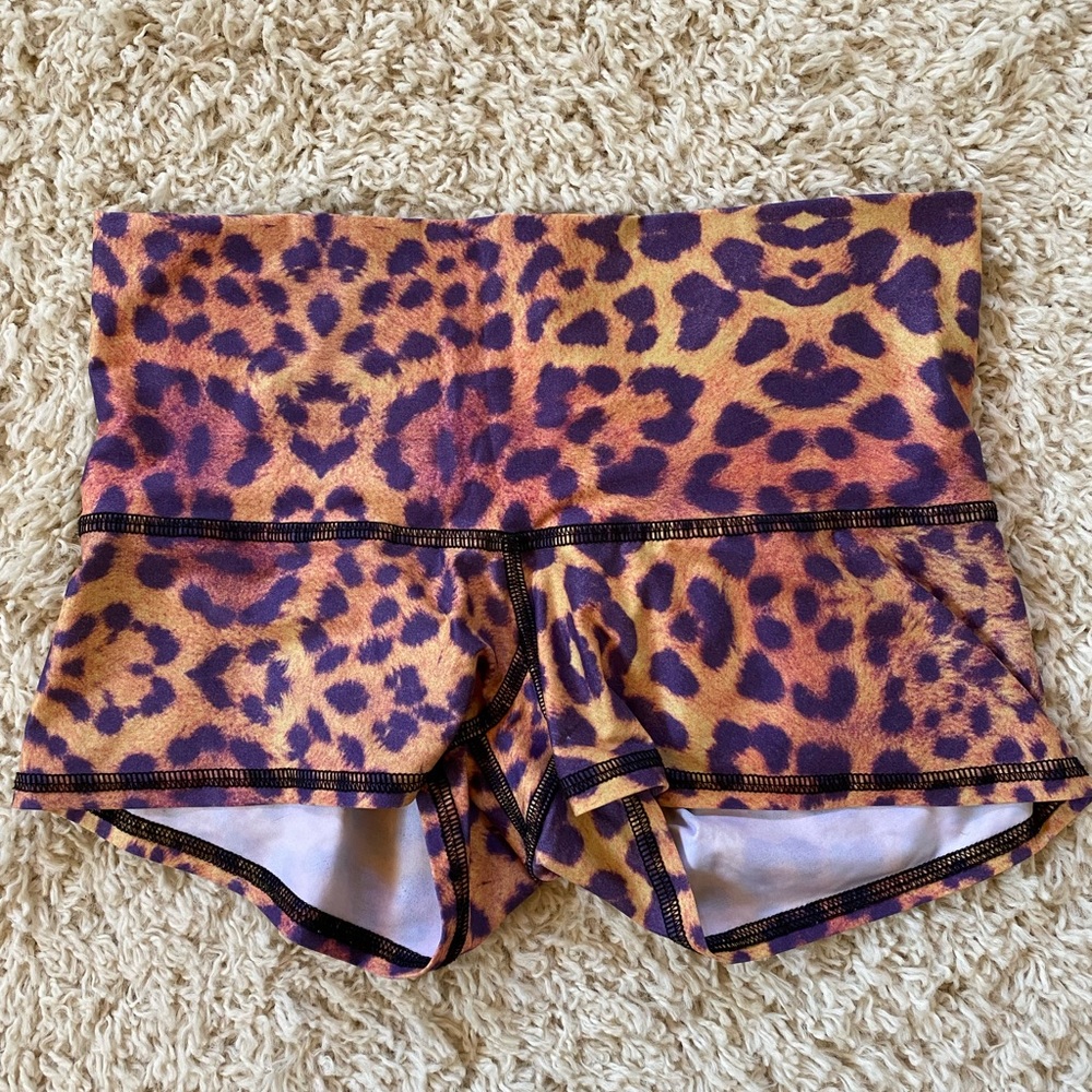 Teeki shorts, size S